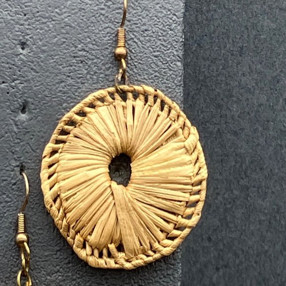 Dangle Pierced Earrings As Is Raffia Woven Disc Gold Hook Retro BoHo Rustic - Picture 2 of 6